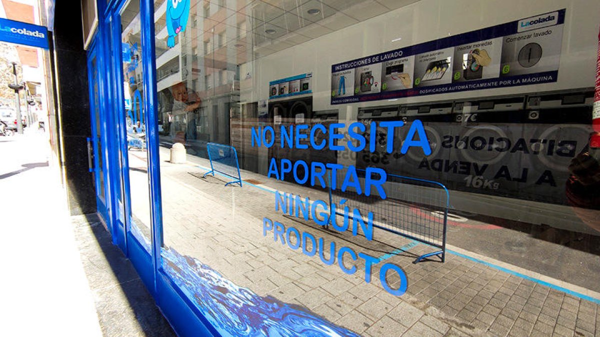 Obligats a corregir els rètols del local