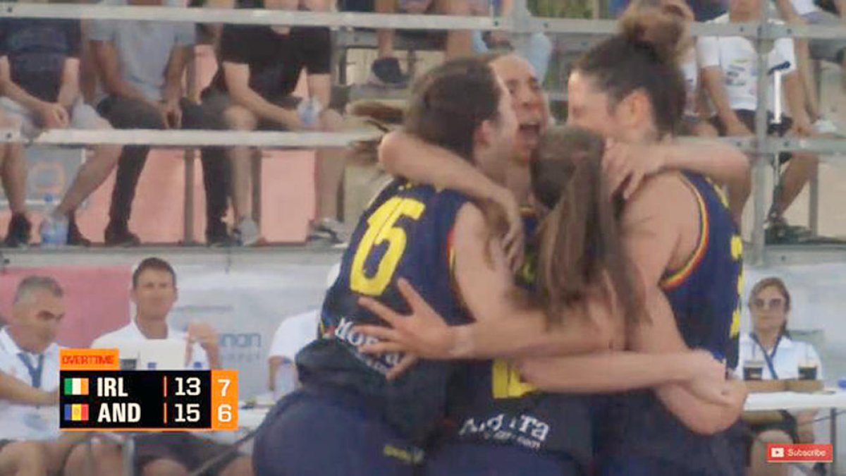 La selecció femenina no va poder amagar l'alegria.