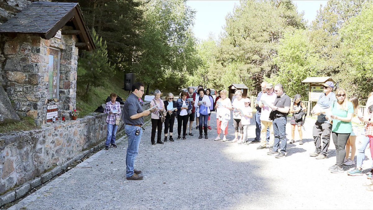 Un moment de l'acte al camí de les Pardines.