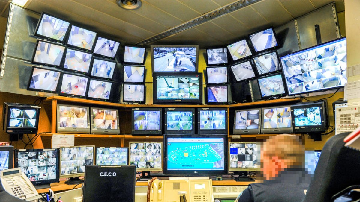 Un treballador de la presó de la Comella.