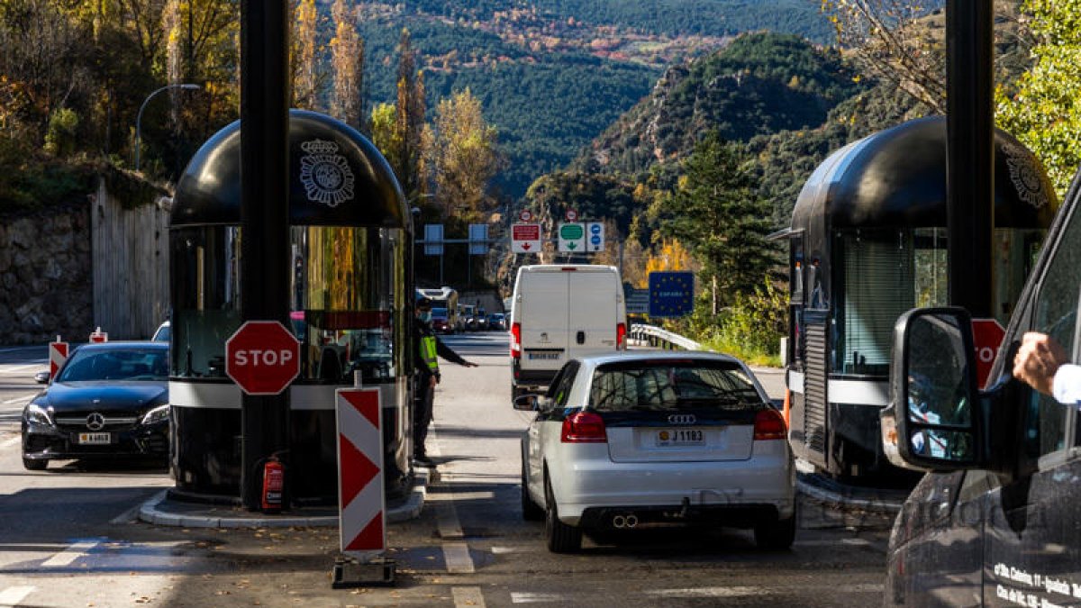 Duana Frontera riu Runer Policia Entrada de vehicles