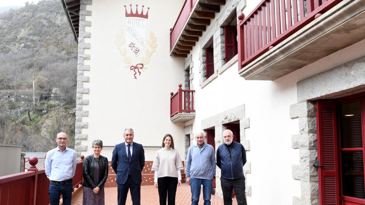 Riva es reuneix amb els exministres de Cultura