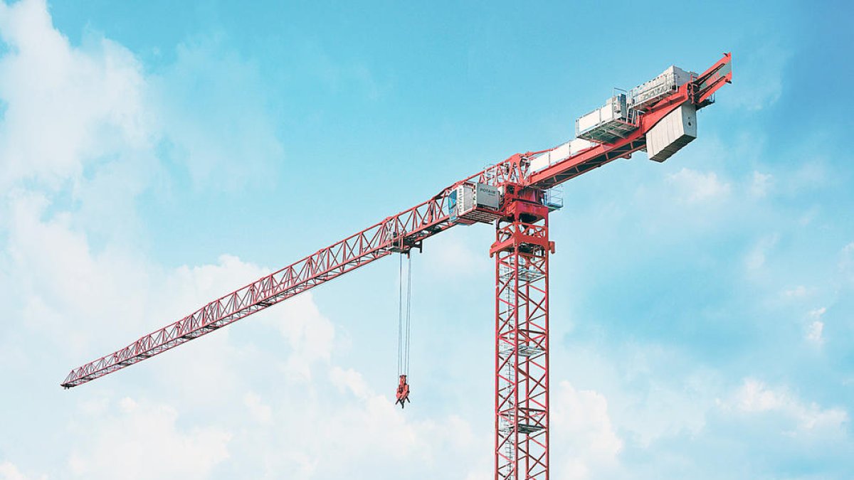 Una grua de la construcció per traslladar material.