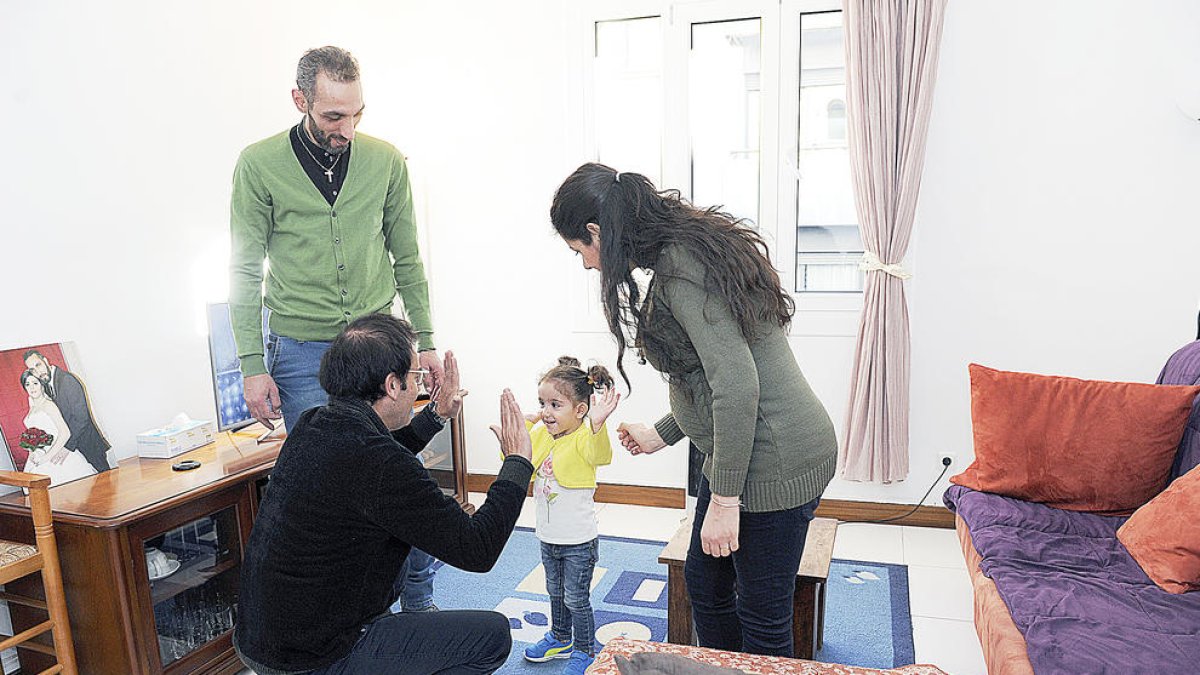 Una de les famílies sirianes que resideixen al Principat.