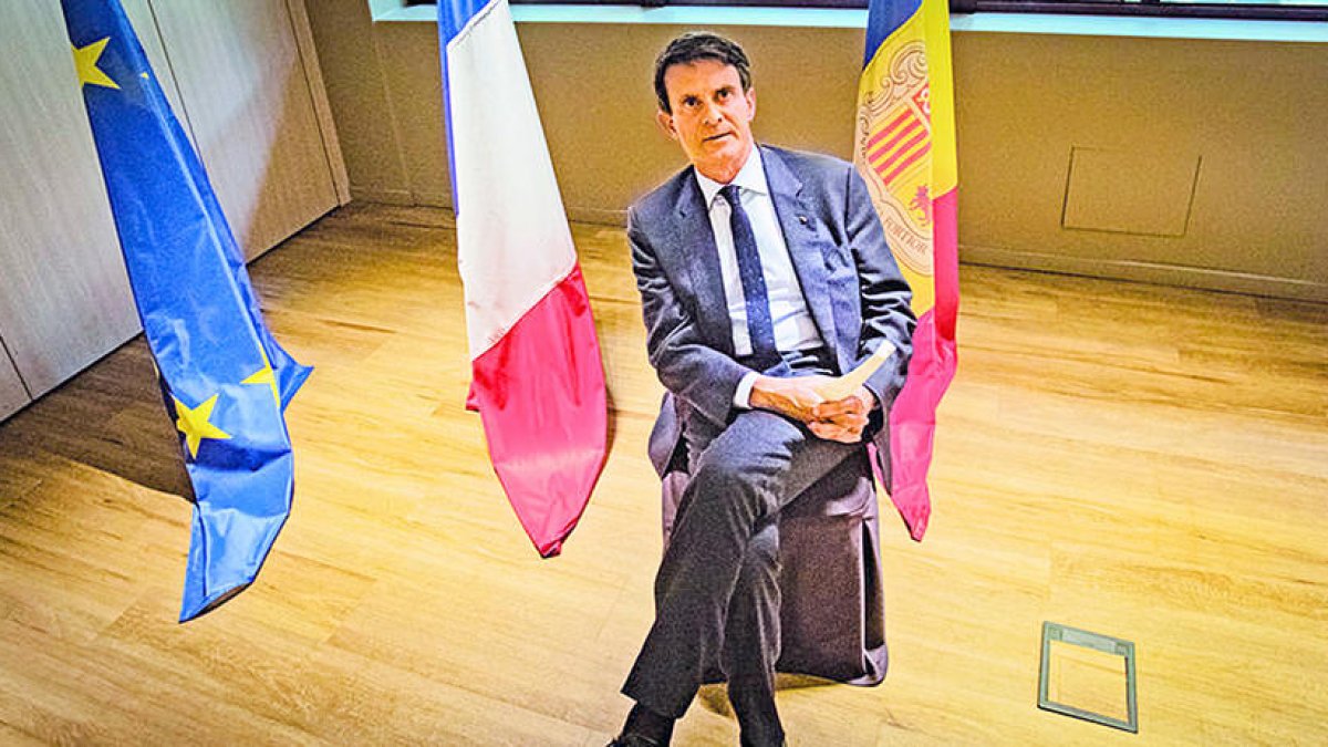 Manuel Valls en un acte de campanya electoral al Principat.
