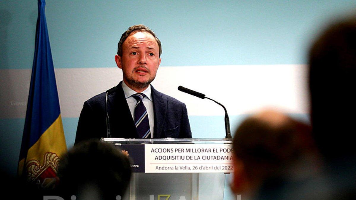 El cap de Govern durant la roda de premsa de presentació de les mesures