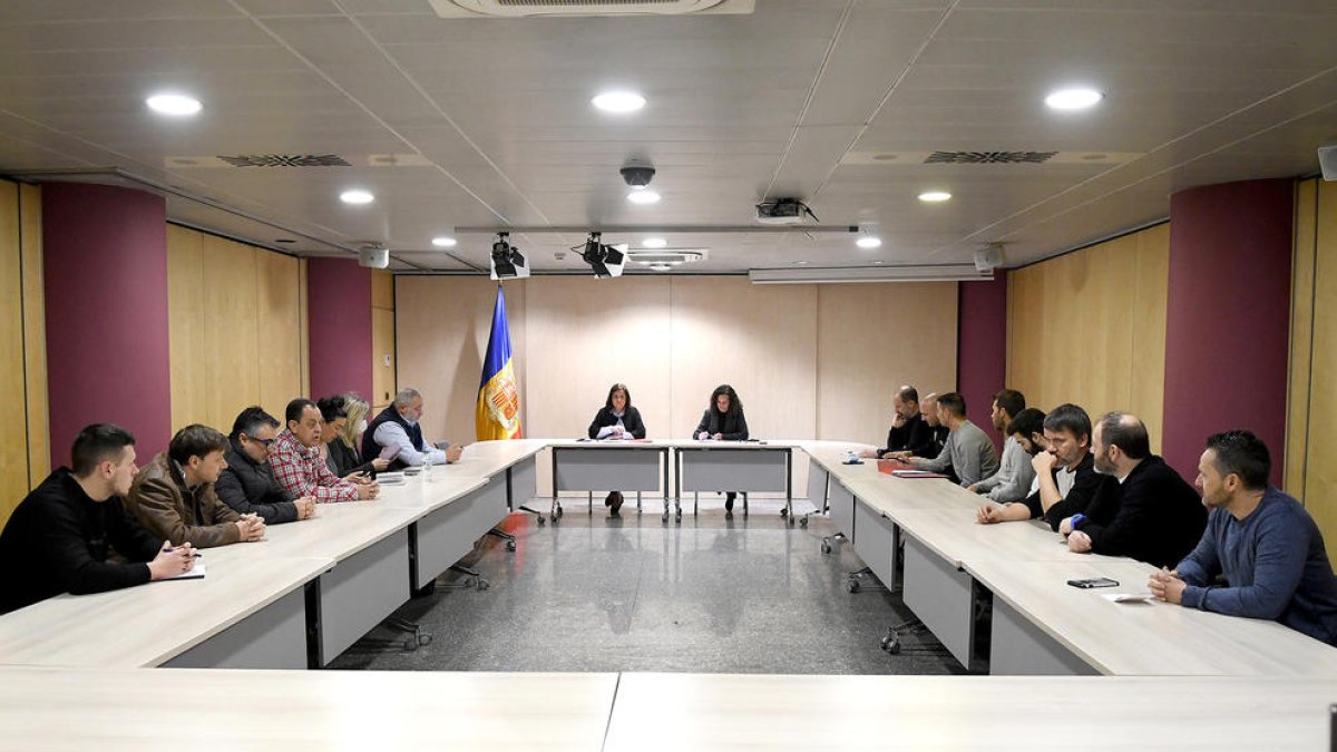Marín amb els sindicats de treballadors públics.