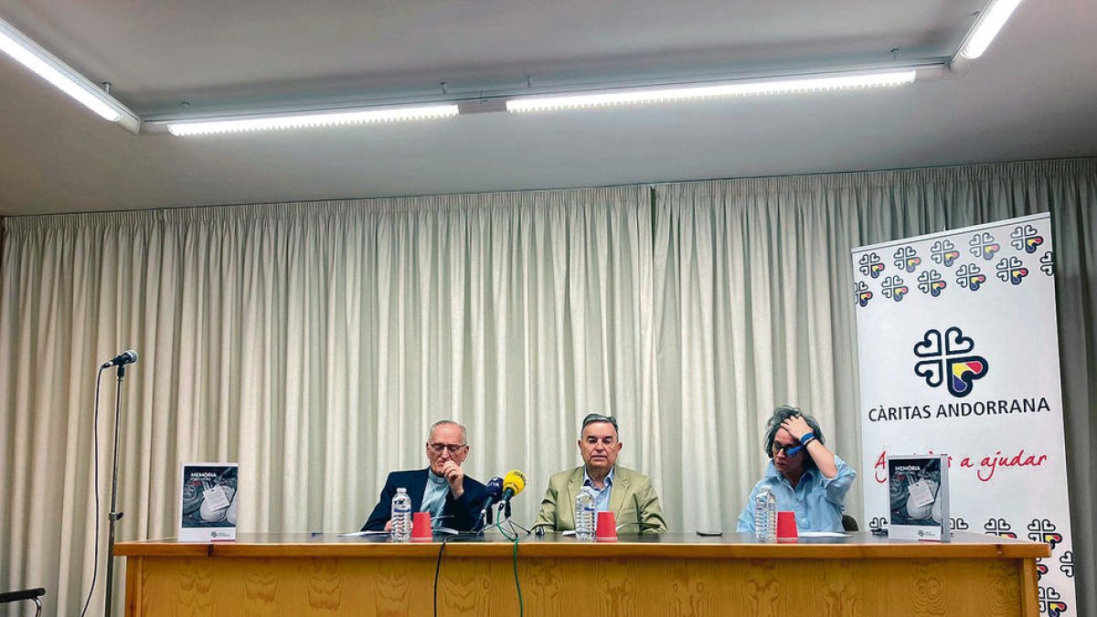 D'esquerra a dreta, mossèn Ramon Sàrries, Amadeu Rocamora i Txiqui Bruna.