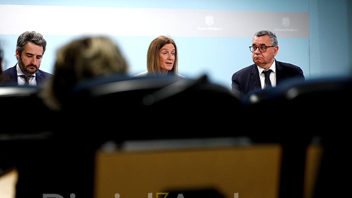La ministra Calvó, el ministre Jover i el director de FEDA durant la roda de premsa