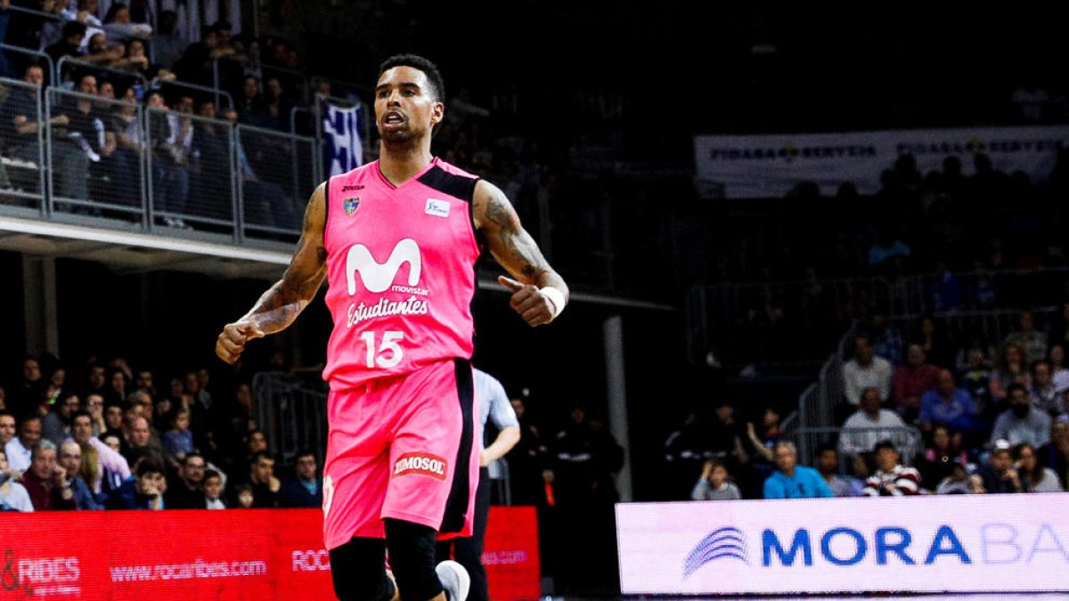Sylven Landesberg en un duel al Poliesportiu.