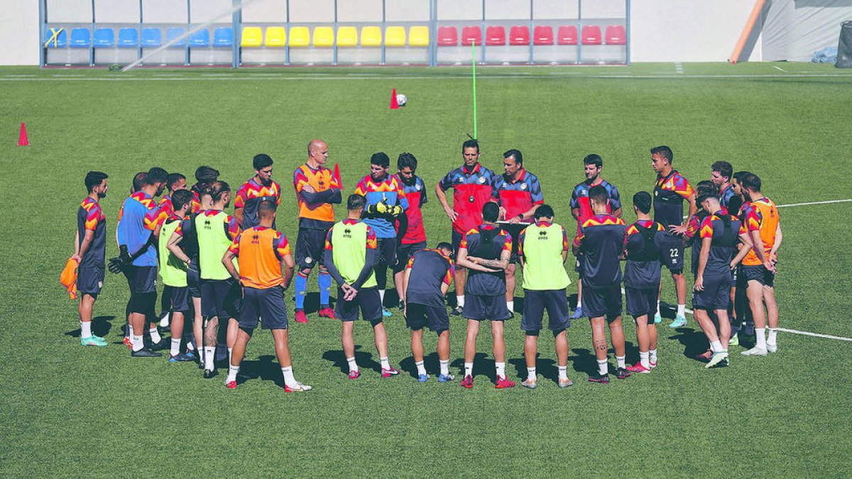 Entrenament de la selecció a l'Estadi Nacional.
