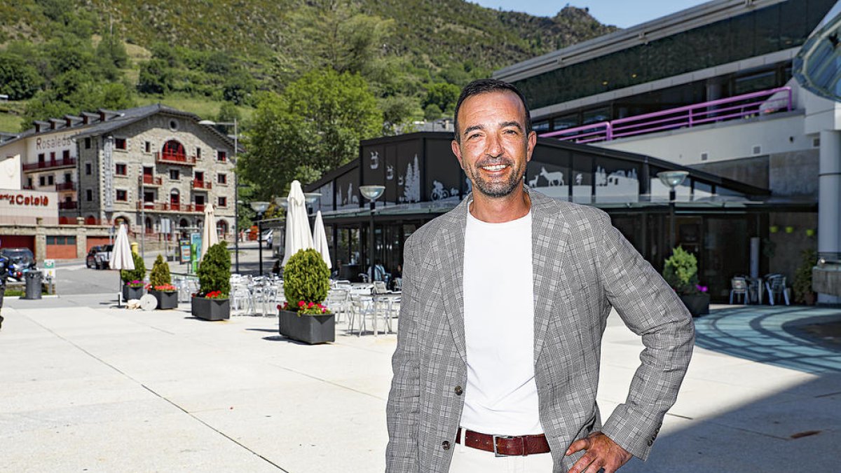 Jordi Torres trepitja els carrers d'Encamp “si puc cada dia” per conversar amb la gent del poble i trobar els amics.