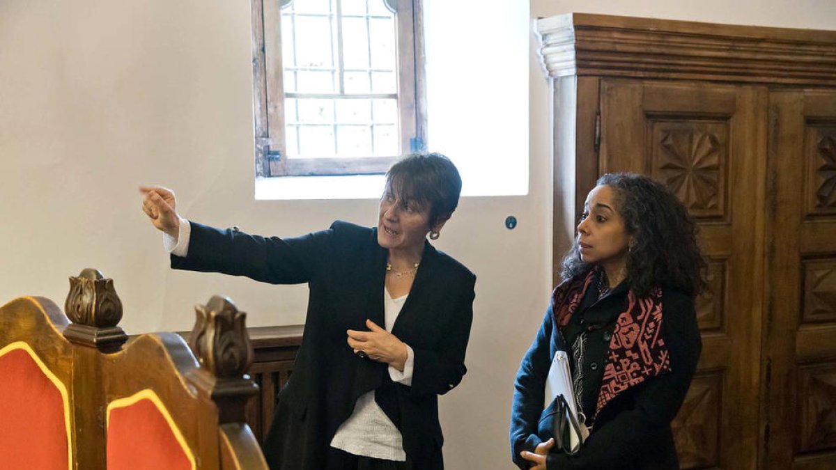 L'ambaixadora dels Estats Units amb la síndica a Casa de la Vall.