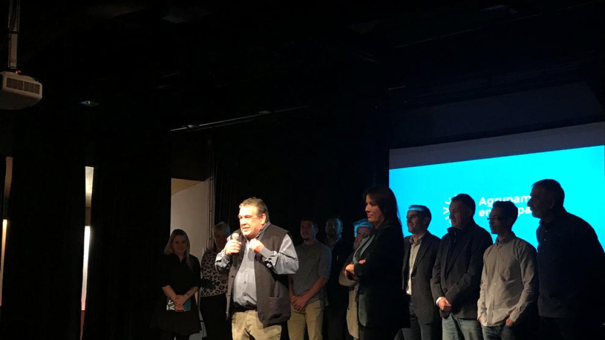 La candidatura d'Agrupament Encampadà en un acte de campanya.