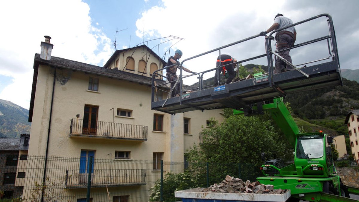 L'edifici de l'antic hotel Casamanya.