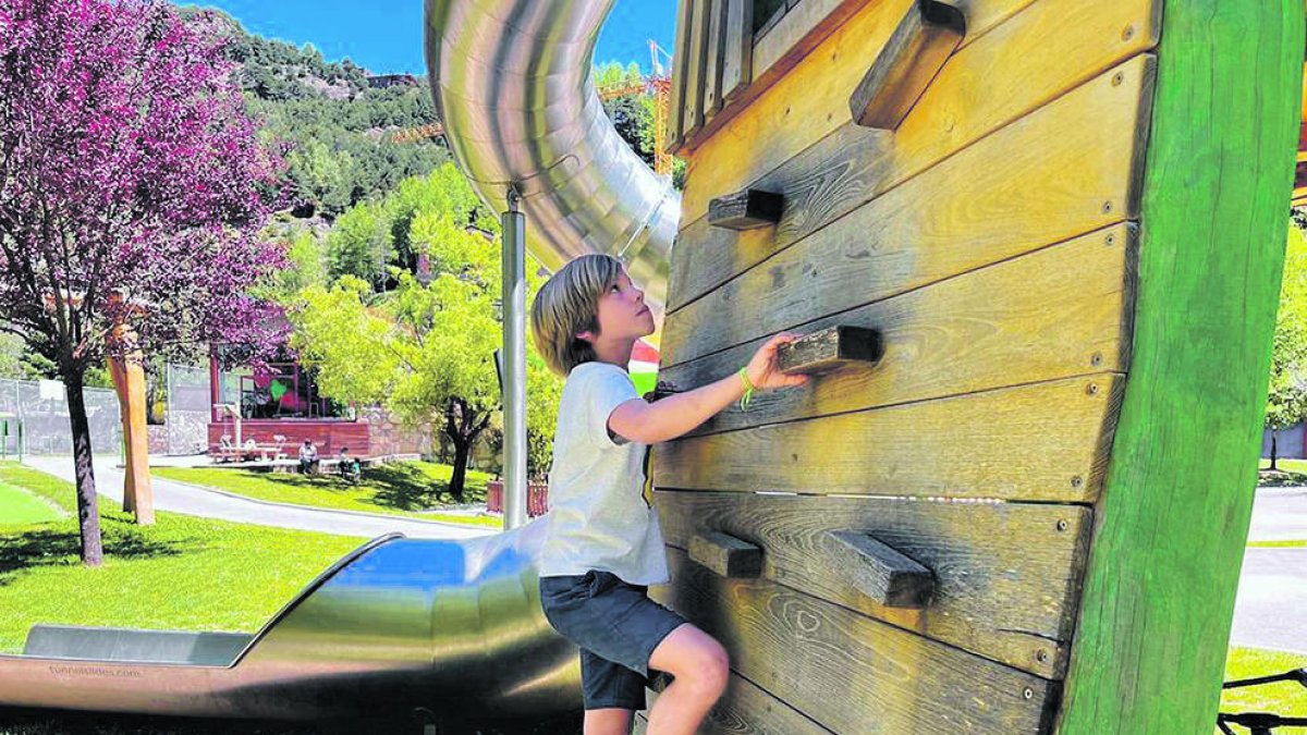 Rocòdrom instal·lat a la plaça de l'Església.