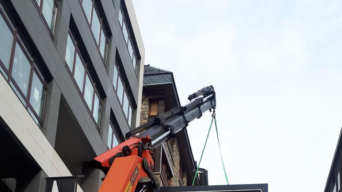 Retirada del panell informatiu de Fiter i Rossell