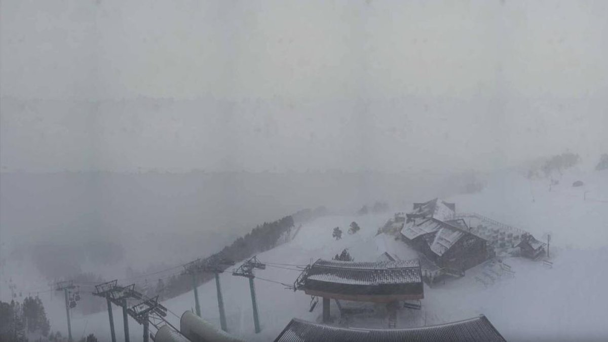 El vent transporta els flocs de neu