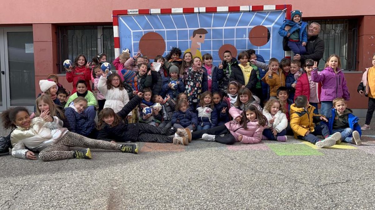 Hi han participat un centenar d'alumnes