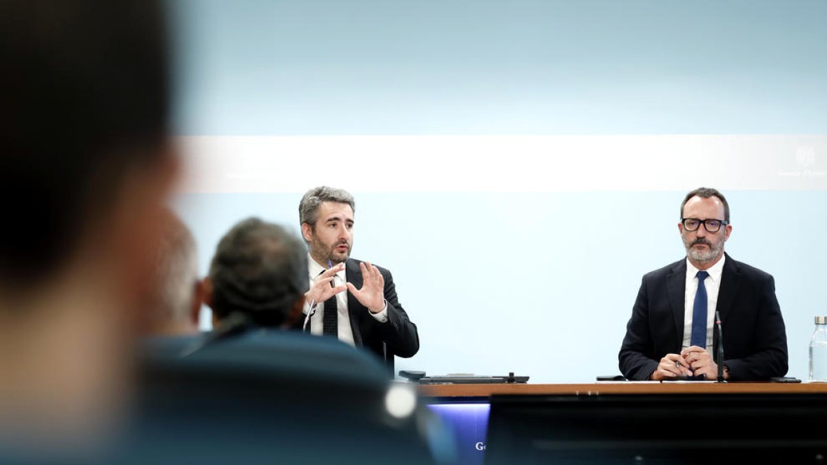 Els ministres Eric Jover i Víctor Filloy, durant la presentació d'ahir a Govern.