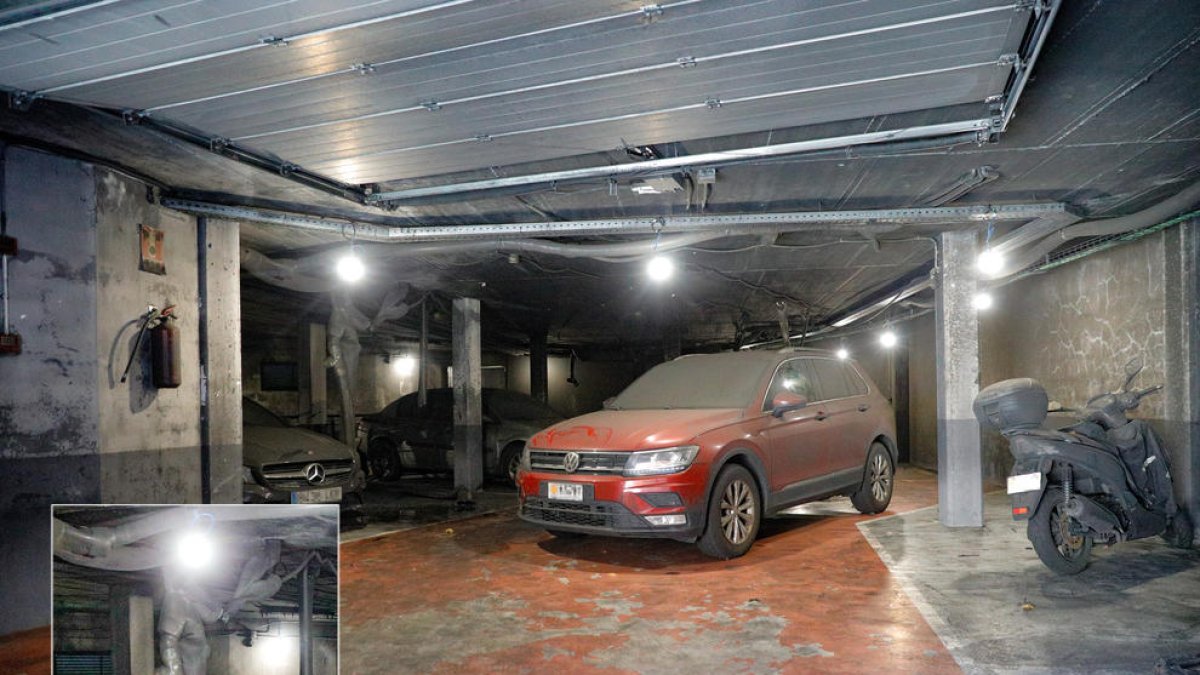 L'incendi va afectar sobretot l'aparcament i els vehicles que hi havia.