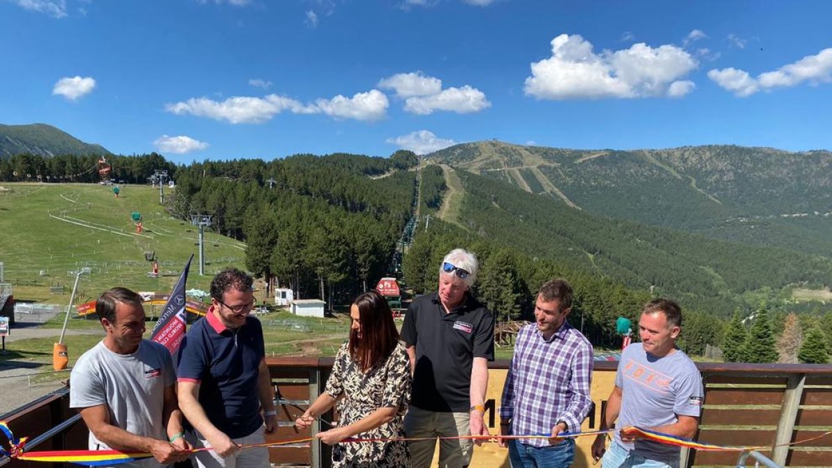 Tall de la cinta per iniciar la Copa del Món de BTT aquest matí a Pal