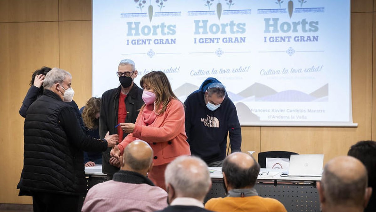 Lliurament de claus dels horts per a la gent gran