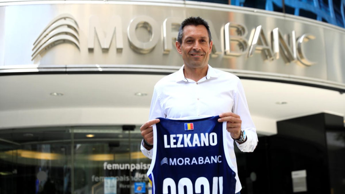 El nou entrenador tricolor, Natxo Lezkano, ahir abans de la presentació a la seu central de MoraBanc.