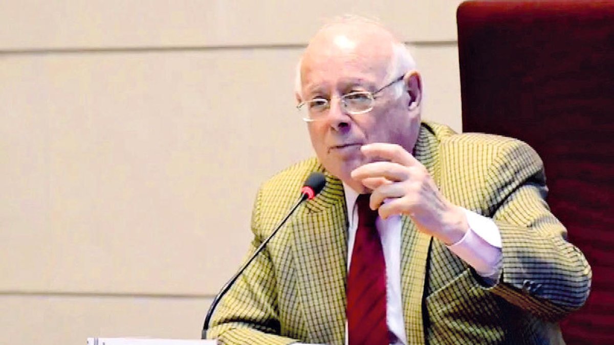 Eugeni Bregolat en una xerrada a la Universitat de Lleida.
