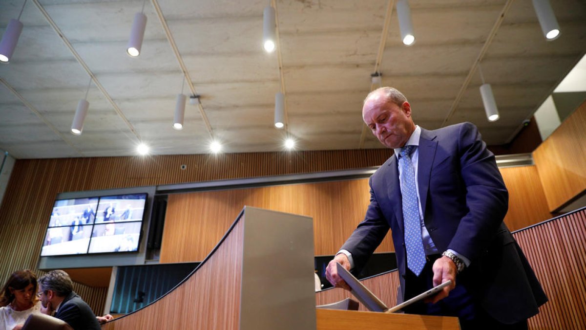 El ministre Rossell durant la sessió del consell general d'ahir.