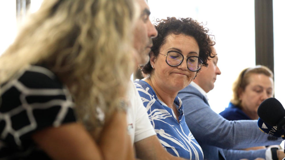 La ministra i els quatre consellers exliberals durant la roda de premsa.