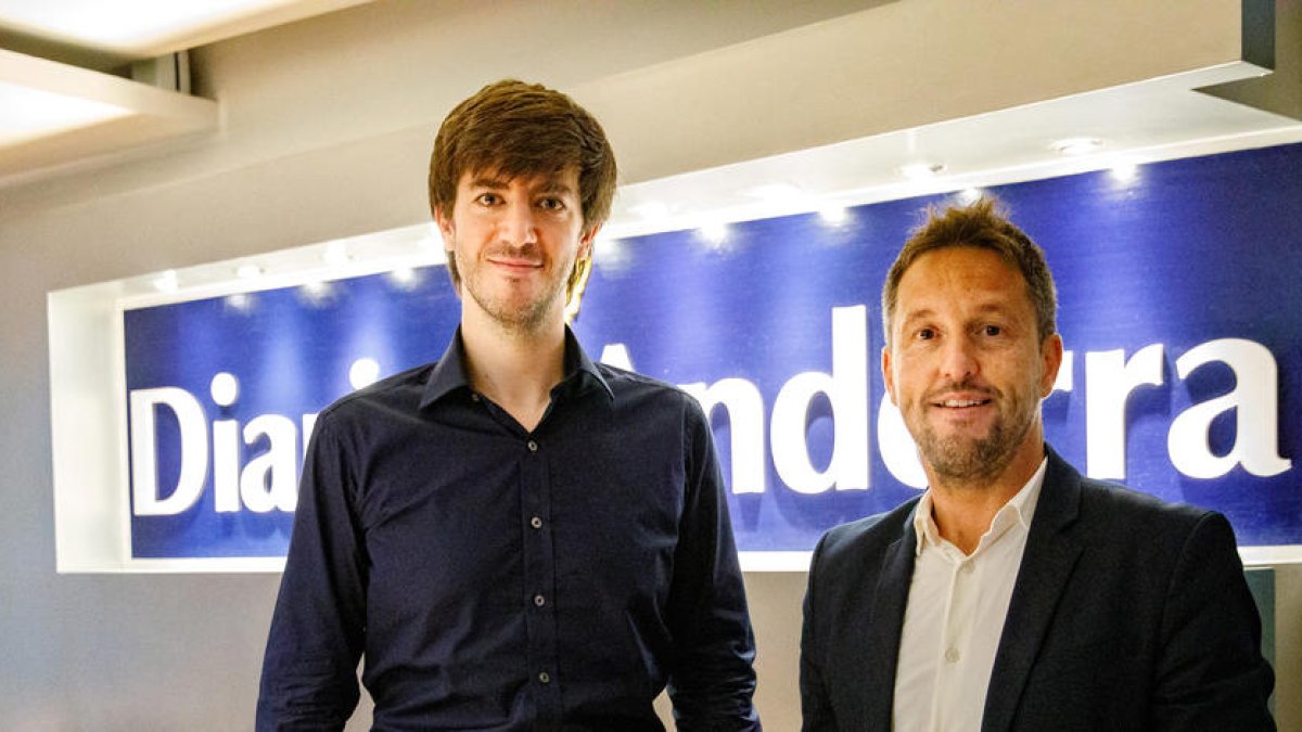 Carles Enseñat i Pere López després del debat a la redacció del Diari d'Andorra.