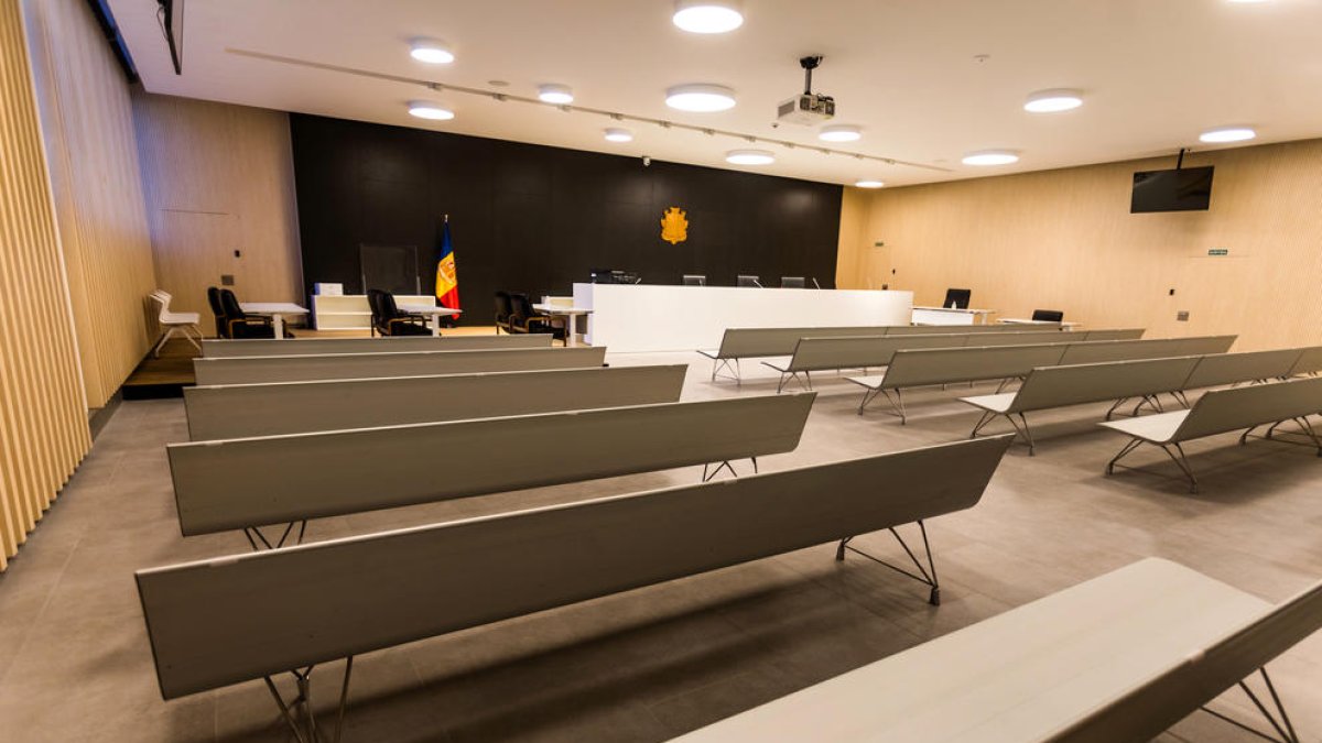 Una sala de vistes de la seu de la Justícia.