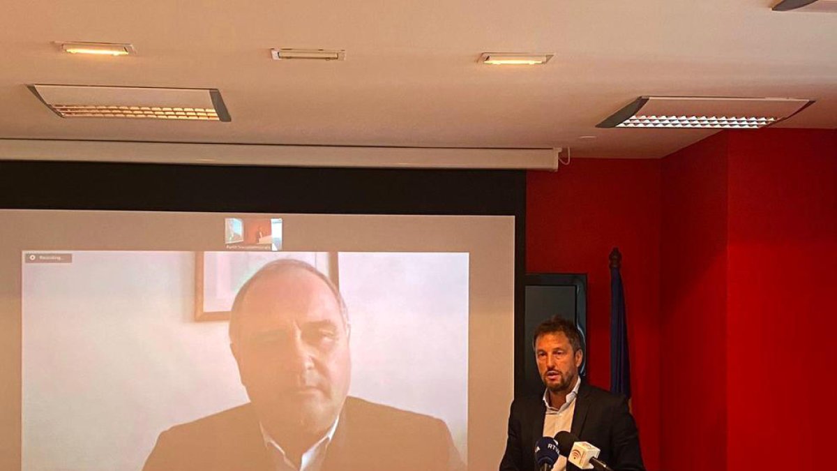 López i el diputat del PS portuguès Paulo Pisco.