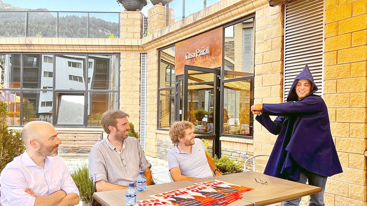 Presentació dels actes de la revetlla.