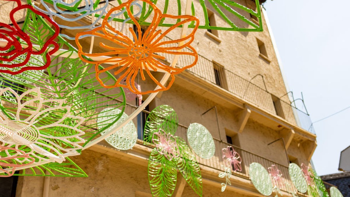 Els ornaments col·locats a la part alta d'Escaldes
