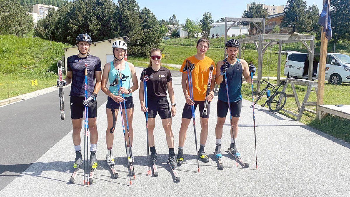 L'equip de fons de la FAE.