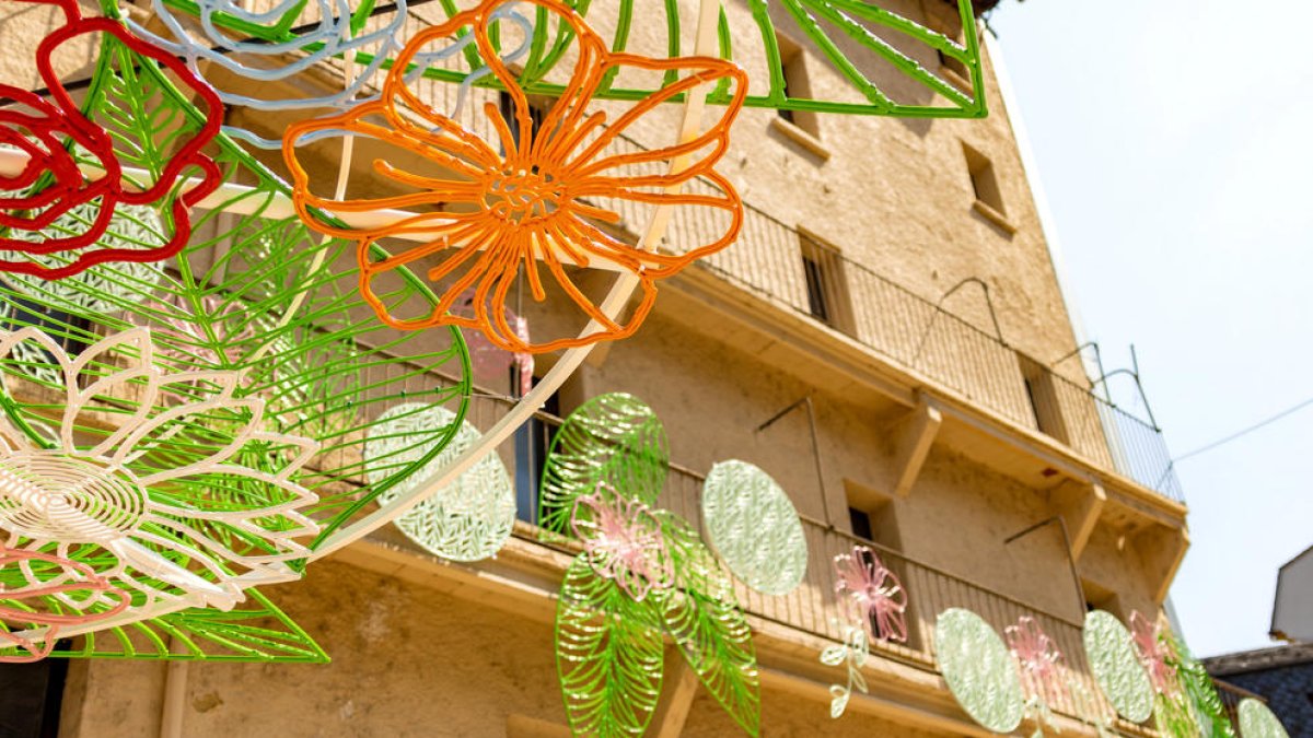 La decoració està feta amb material reciclable.