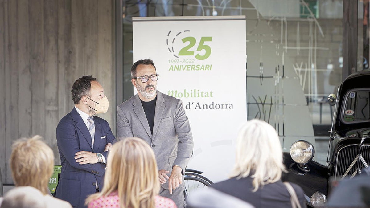 Xavier Espot i Víctor Filloy durant la commemoració dels 25 anys de l'agència de Mobilitat.
