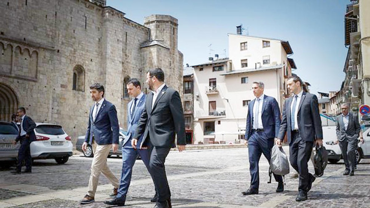 Jordi Gallardo, el conseller Jordi Puigneró i l'alcalde de la Seu, Francesc Viaplana.