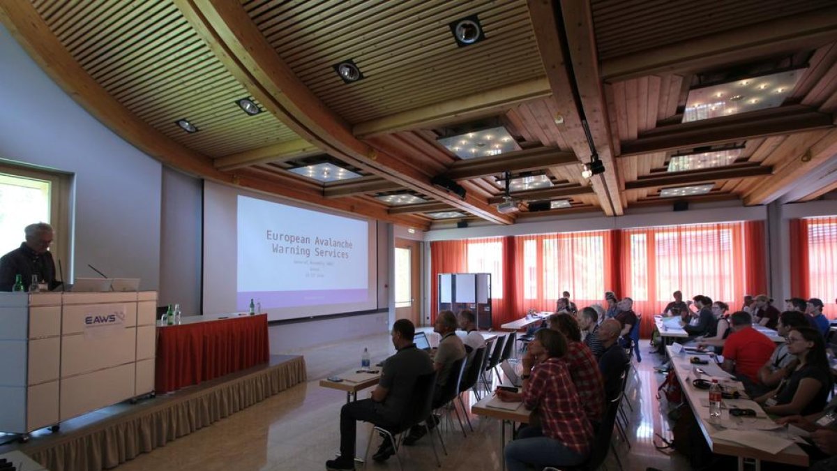 Celebració de l'Assemblea general de serveis de predicció d'allaus europeus (EAWS)