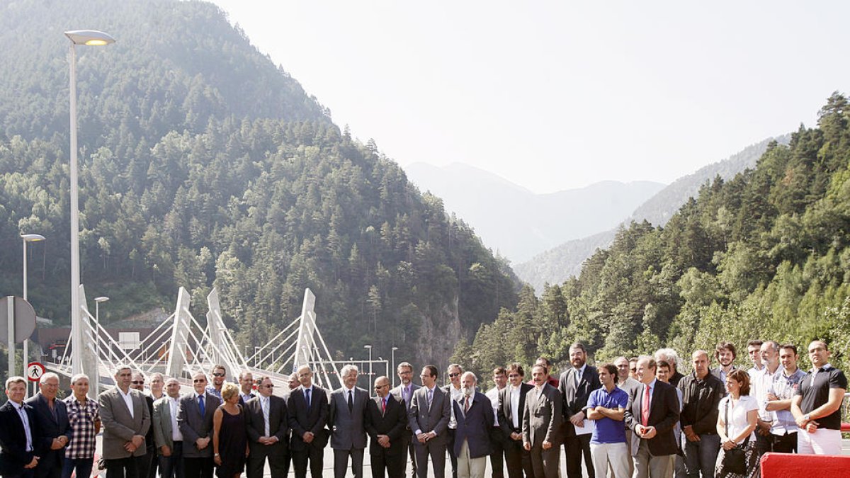Autoritats i responsables de l'obra del túnel de les Dos Valires, el dia de la inauguració.