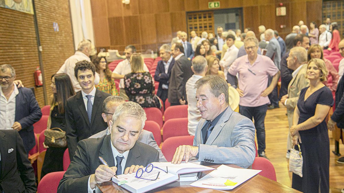 Isidre Bartumeu en finalitzar la defensa de la tesi doctoral.