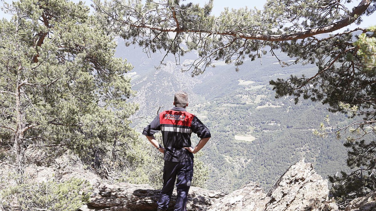 Un bomber en una imatge d'arxiu.