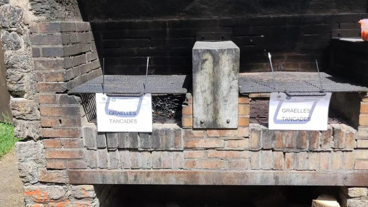 Les graelles tancades a un dels berenadors d'Escaldes.