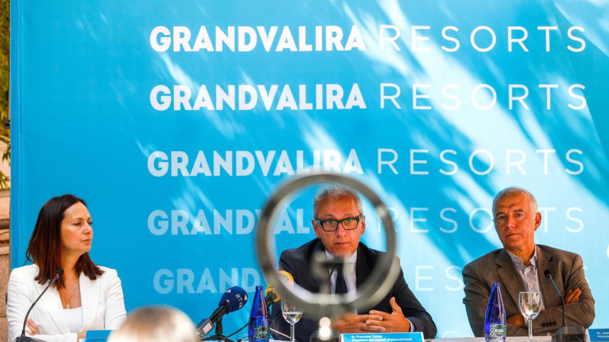 Olga Molné, Francesc Camp i Joan Viladomat durant la presentació.