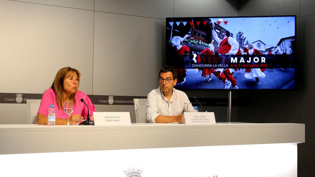 Marsol i el conseller de Cultura, Miquel Canturri, ahir a la presentació de la festa.