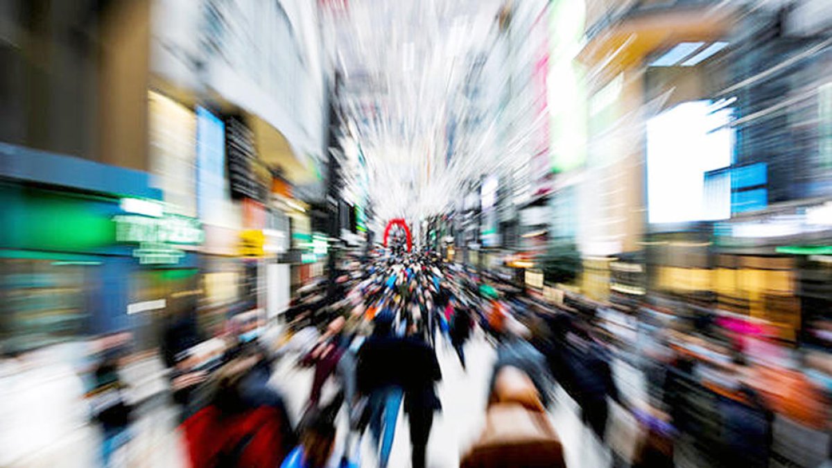 Turistes a l'avinguda Meritxell.