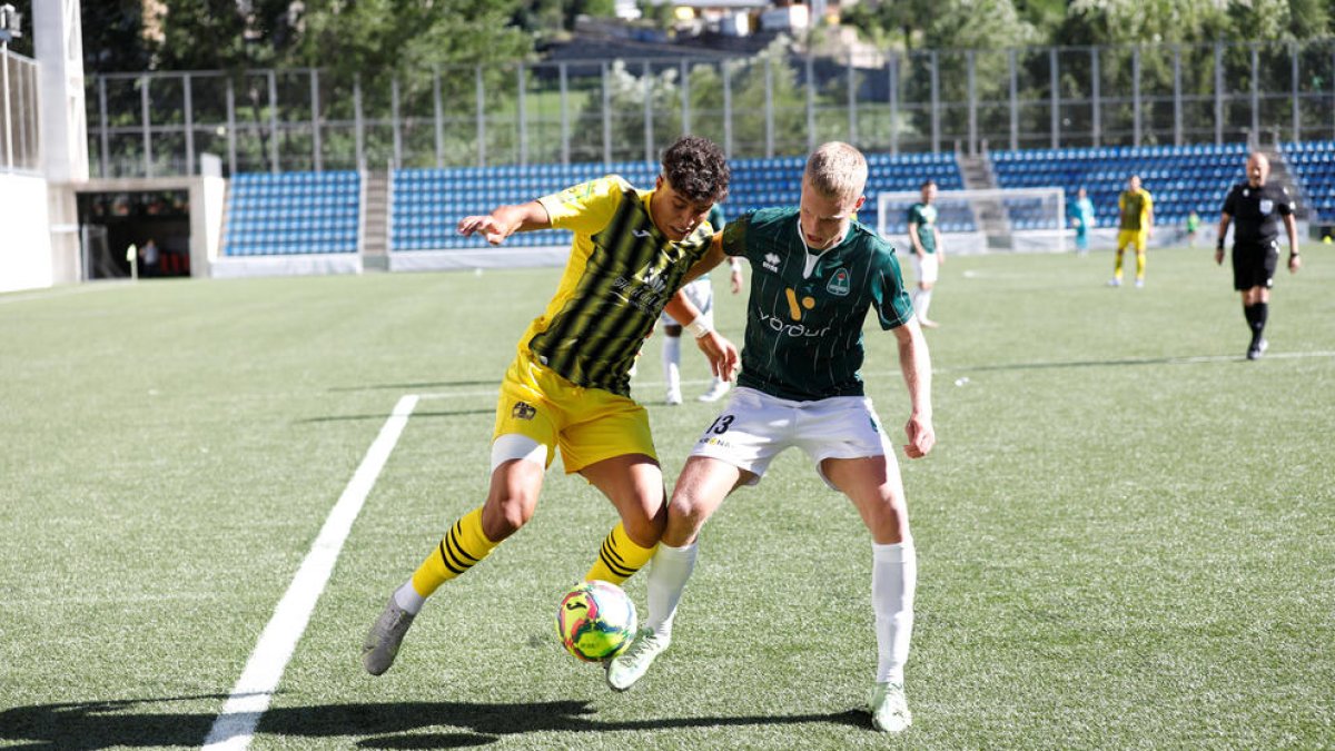 Duel de l'UE Santa Coloma a l'Estadi Nacional.