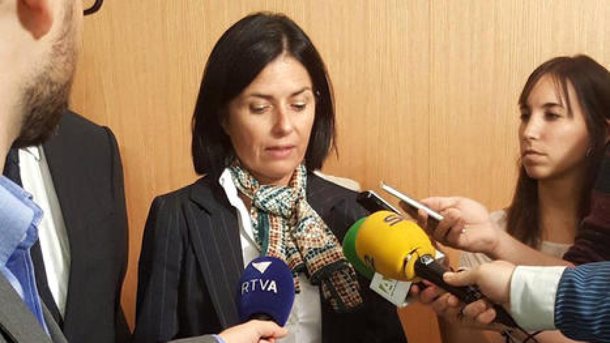 L'exconsellera Meritxell Mateu va explicar que es va veure pressionada a dimitir.